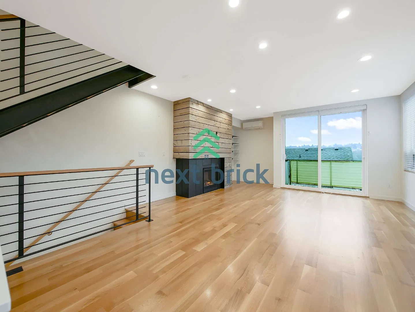 "Spacious 3-Bedroom Townhouse at 2043 13th Ave W, Seattle Modern Living with 2 Full Baths & 1423 ... — Photo 2