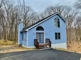 257 Hummingbird Trl, Bushkill, PA 18324