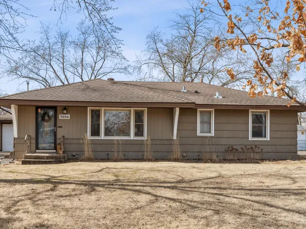11224 Arrowhead St NW, Coon Rapids, MN 55433
