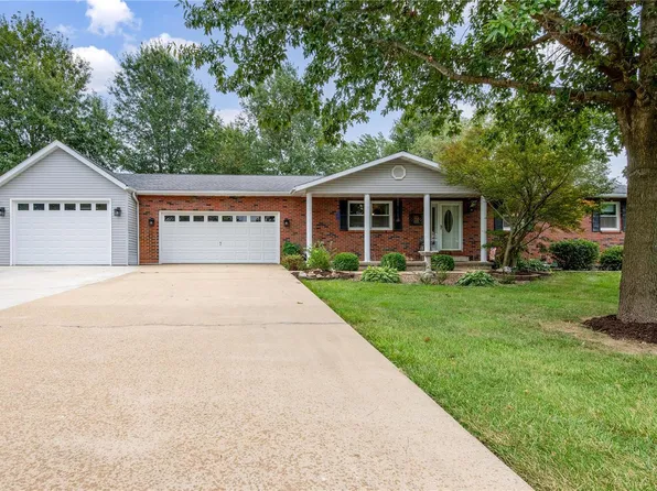 21 Stone Dr, Highland, IL 62249