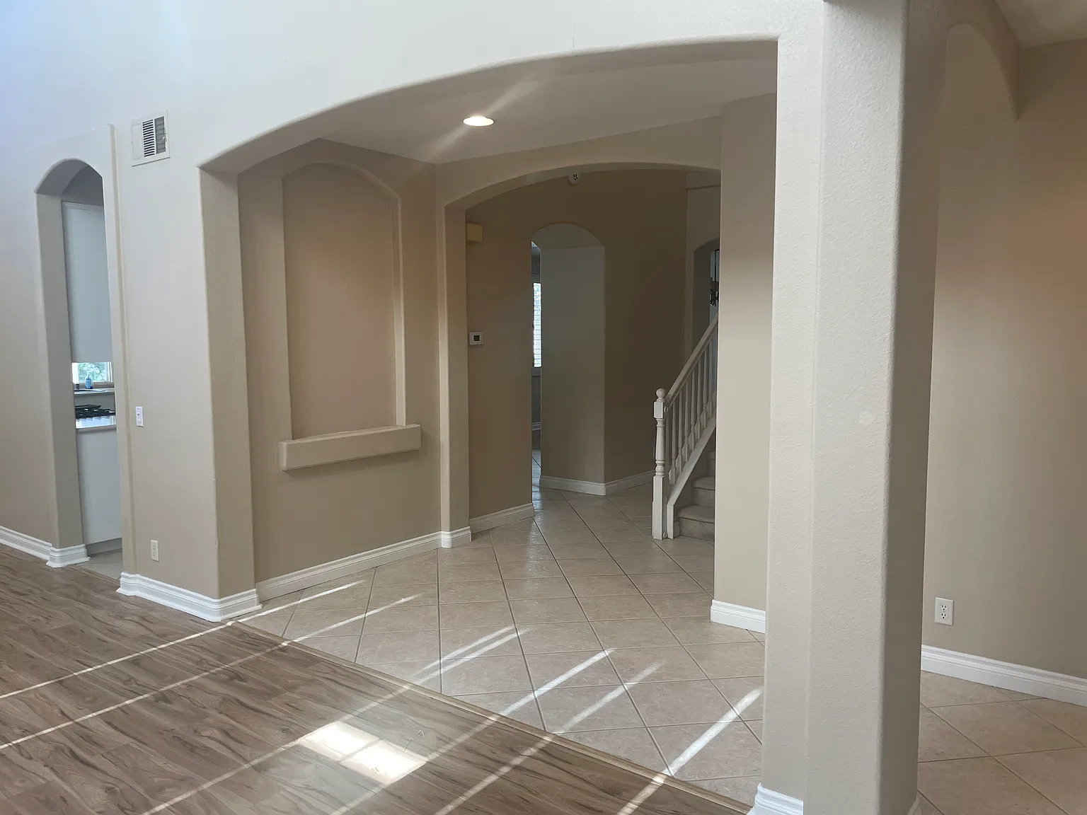 5 bed, 3256 sqft, $4,350 — Photo 4
