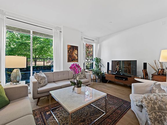 2nd image of 1055 Ridgewood Dr #103
