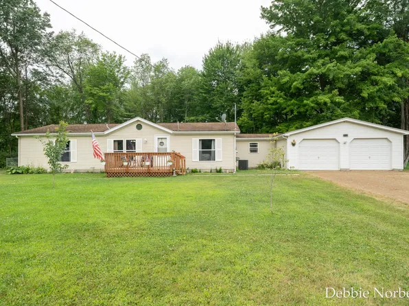 2122 Maple Ln, Hastings, MI 49058