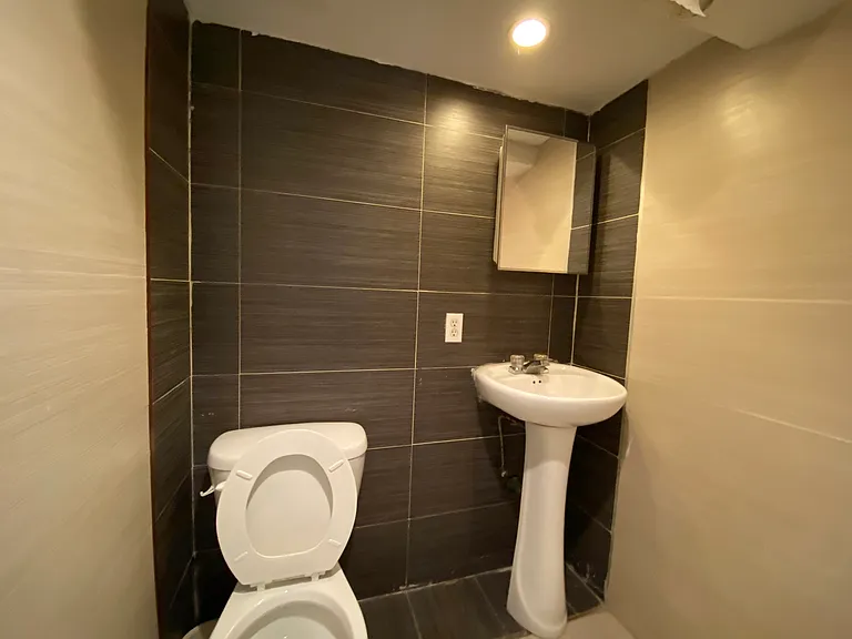 1061 Bergen St #4 — Photo 9