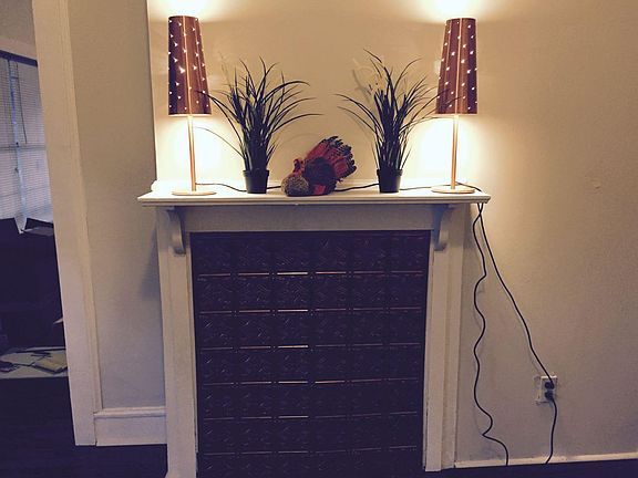 Living room FP and mantle (decorative only)