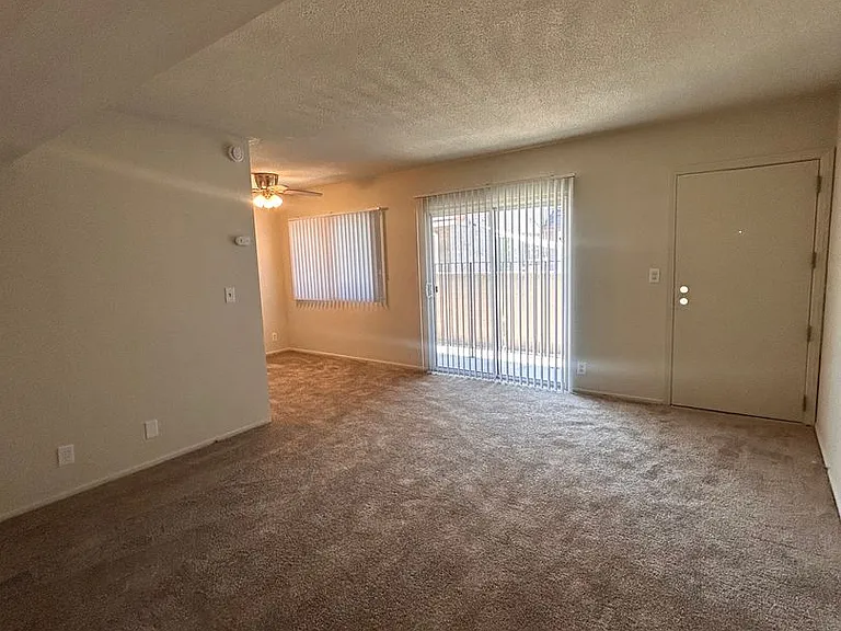 521 S Grevillea Ave — Photo 10