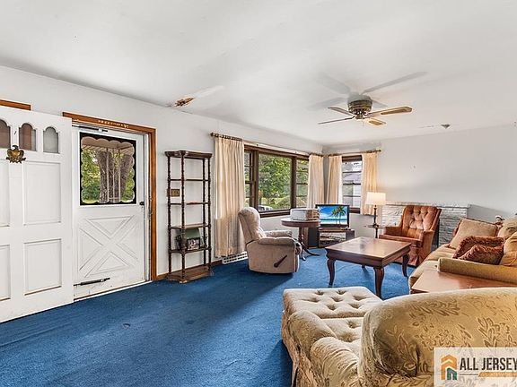 5th image of 713 Lincoln Dr