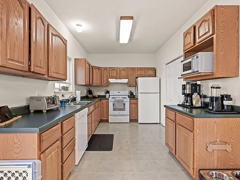 2109-2111 Primrose Dr — Photo 23
