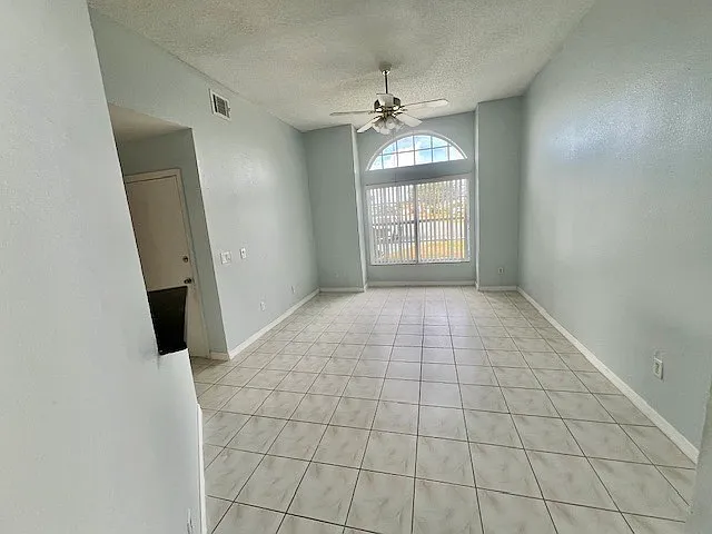 208 Coral Reef Cir — Photo 5