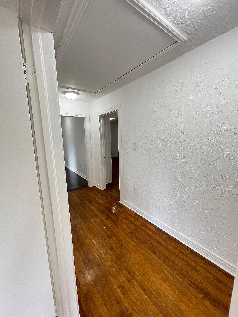 1047 E Lake Parker Dr - 1047B — Photo 4