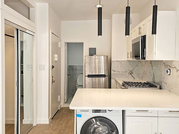 5th image of 338 E 14th St APT 2C