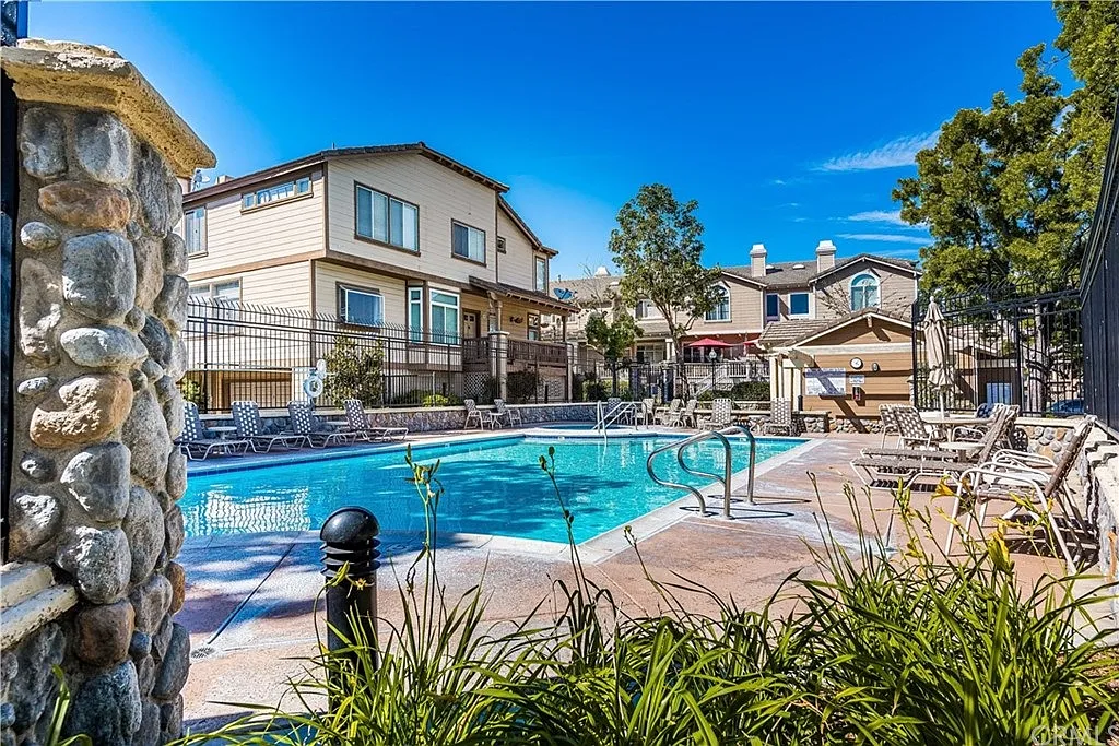 3 bed, 2.5 bath, 1670 sqft, $4,250 — Photo 1