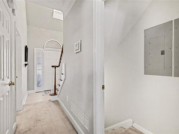 2nd image of 118 Kingston Rd