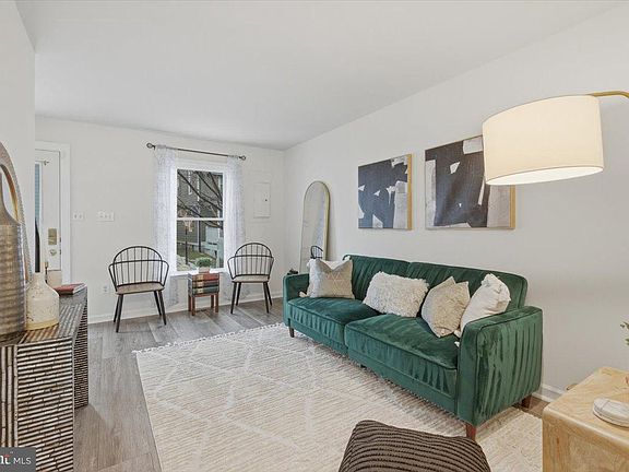 4th image of 115 W O St