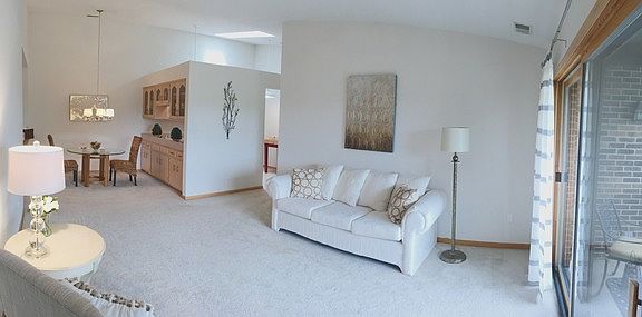 3rd image of 5646 W 103rd St APT 305
