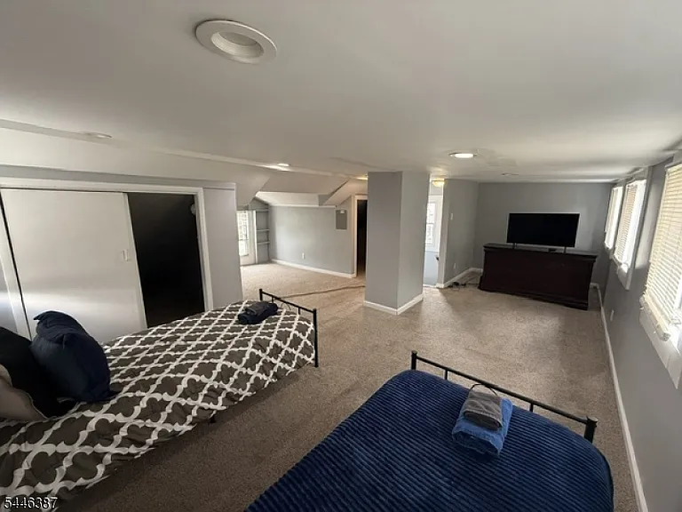 208 Laurel Ave — Photo 9