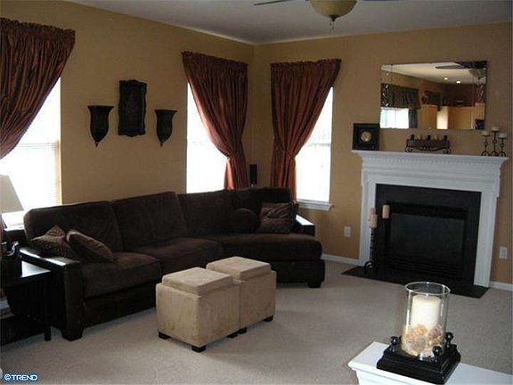 4th image of 62 N Danbury Cir