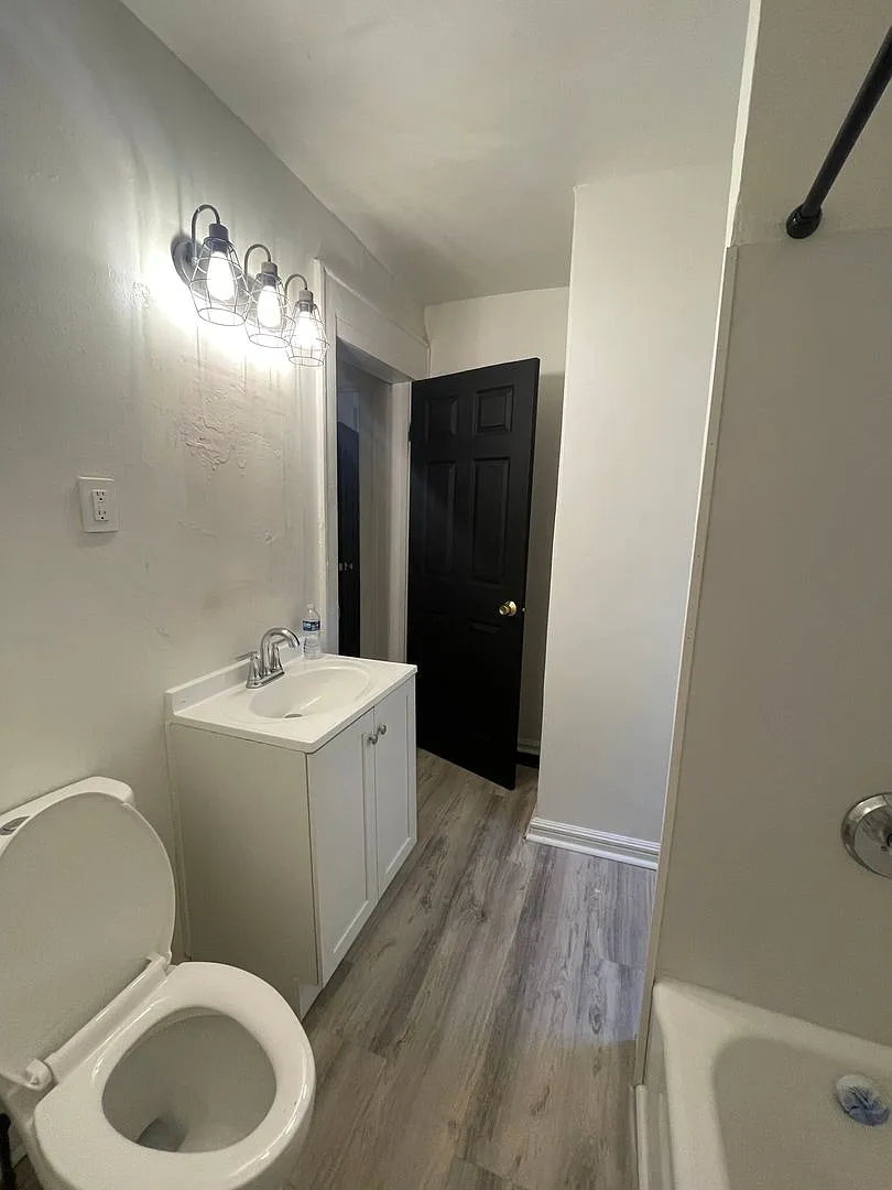 1234 W Walker St — Photo 4