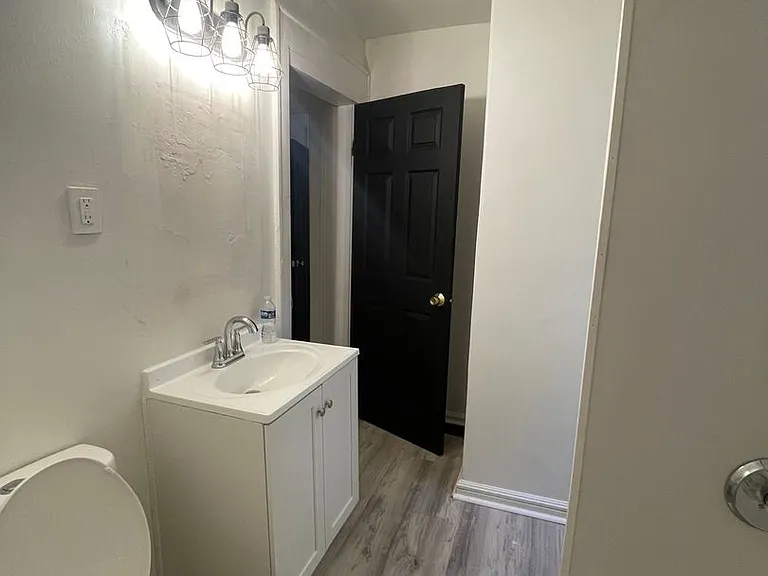 1234 W Walker St — Photo 4