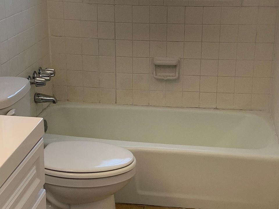 2nd image of 325 77th Ave #1