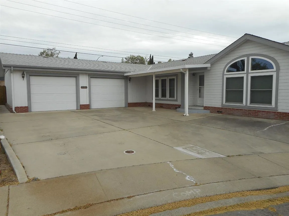 3208 Celebrity Ln photo 1