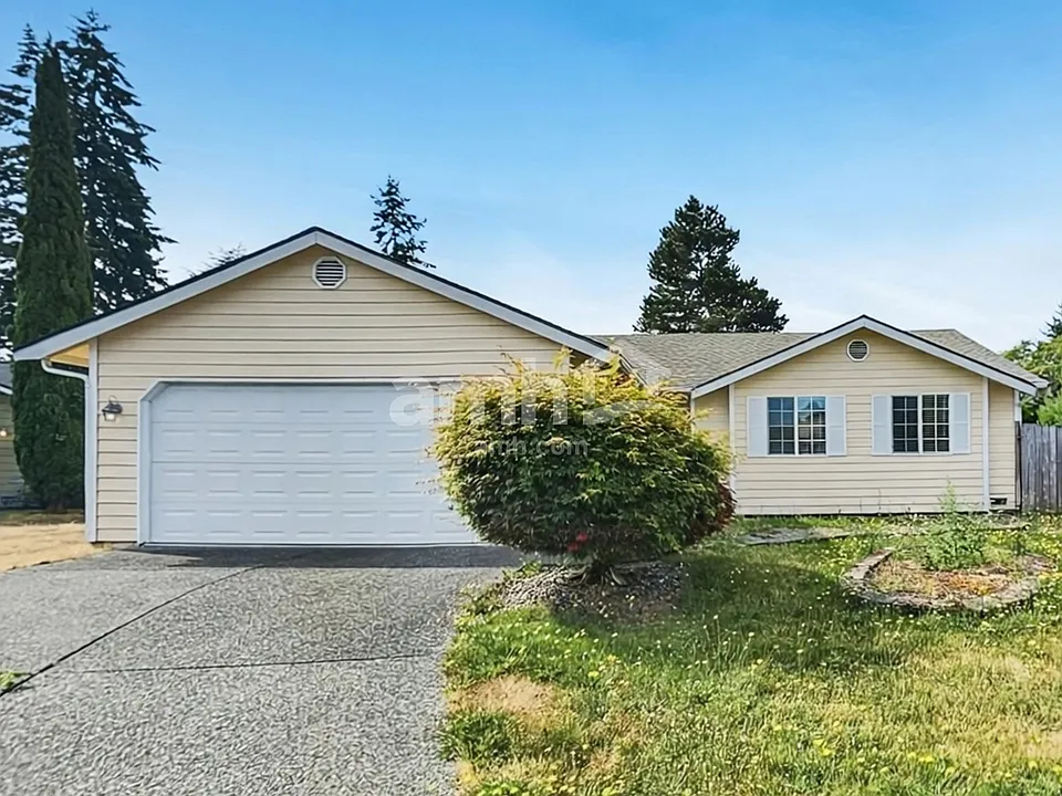 1025 89th Dr NE
