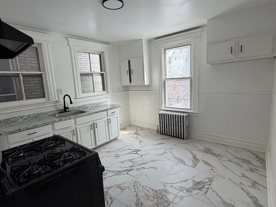 1st image of 822 S 16th St Floor 3