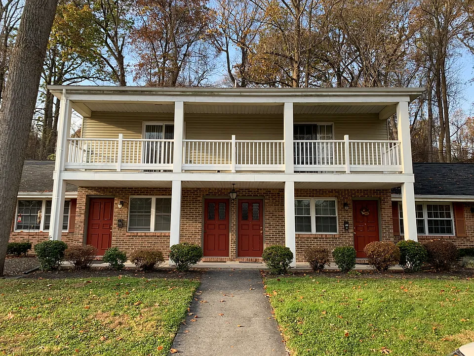 903 Rhue Haus Ln #903