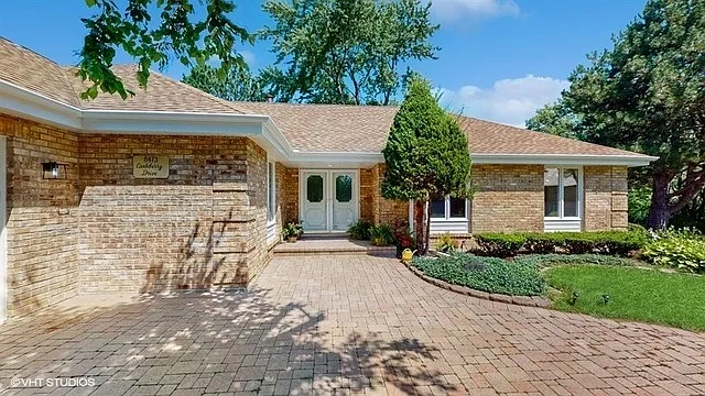 8473 Canterberry Dr — Photo 6