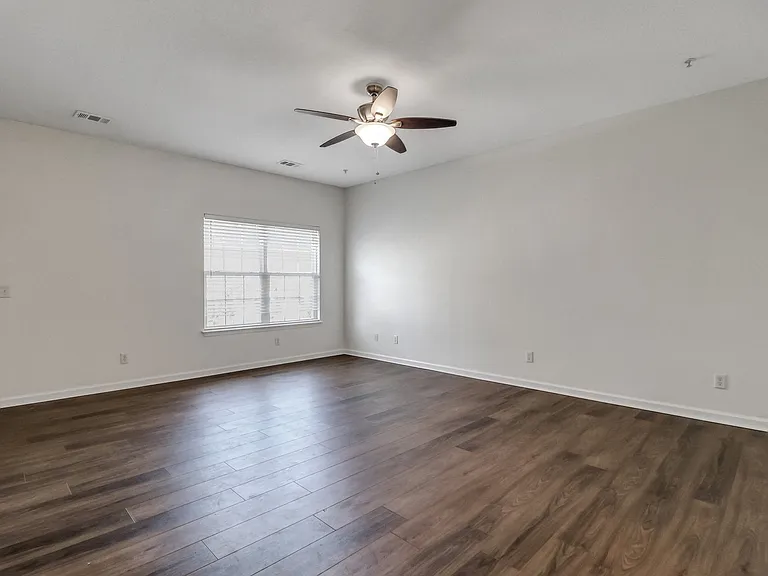 324 Laurel Oak Ln — Photo 7