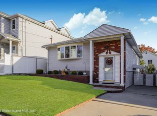 235 Robinson Ave, Staten Island, NY 10312