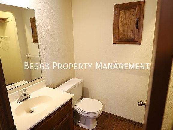4th image of 301 Dains St