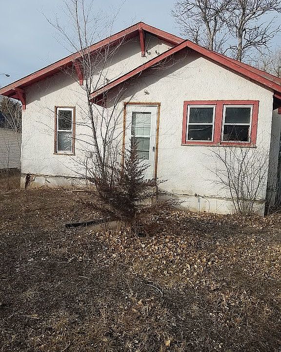 2nd image of 313 3rd St