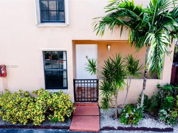 11601 SW 3rd St #107, Sweetwater, FL 33174