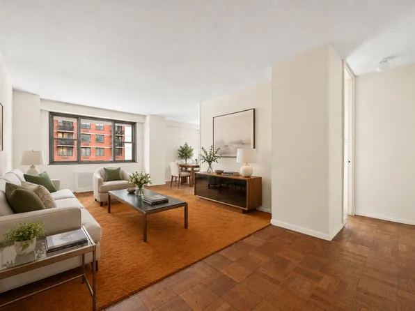 300 East 40th Street image 1 of 16