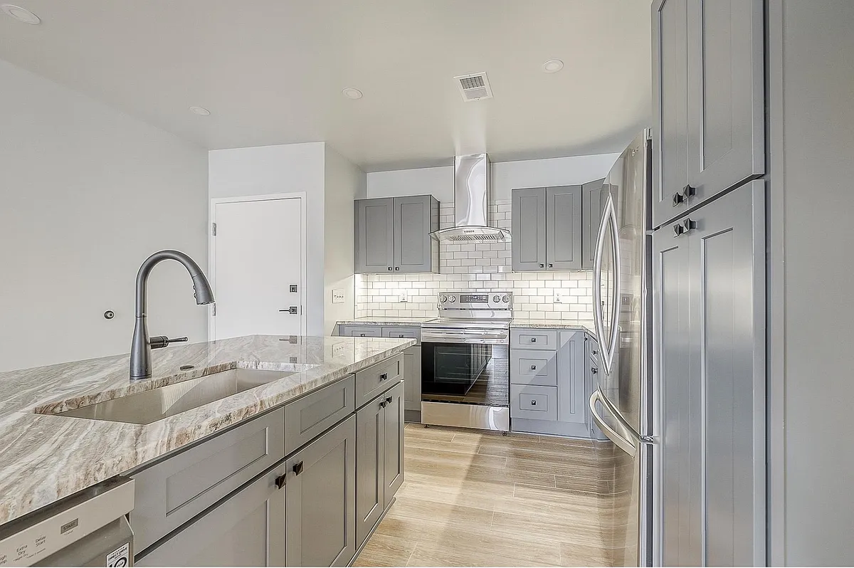 Building Photo - 918 Park Ave #A