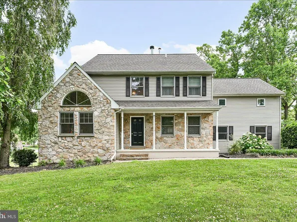 12 Peach Tree Ln, Downingtown, PA 19335
