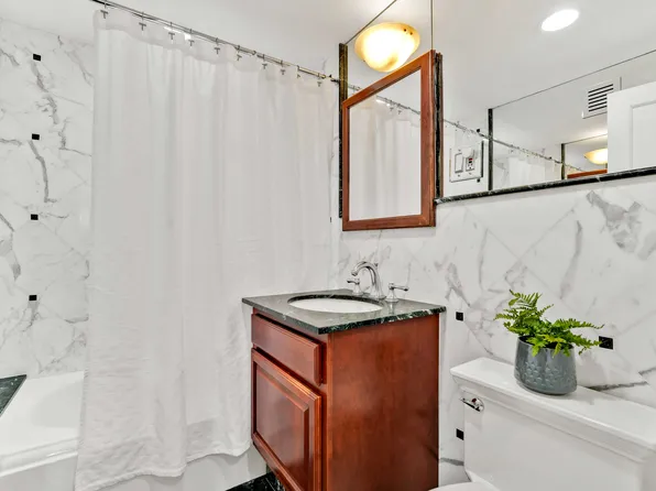 45 Sutton Place South image 19 of 35