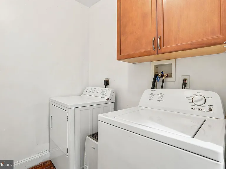 4441 Silverwood St — Photo 9
