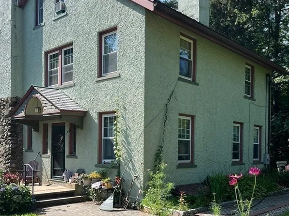 50 Mount Pleasant St, Amherst, MA 01002