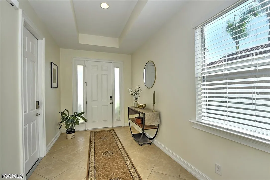3 bed, 2.0 bath, 1586 sqft, $2,400 — Photo 4