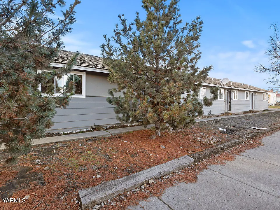 302 W Pierce St-3>