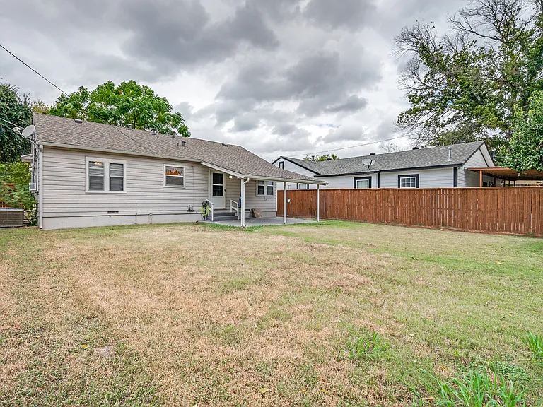 4229 Valentine St — Photo 12