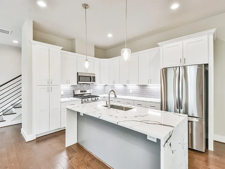 810 Mansfield St — Photo 16