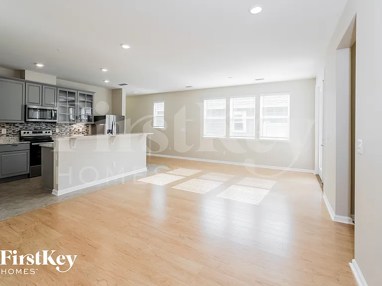 9787 Bridgeway Ave — Photo 4