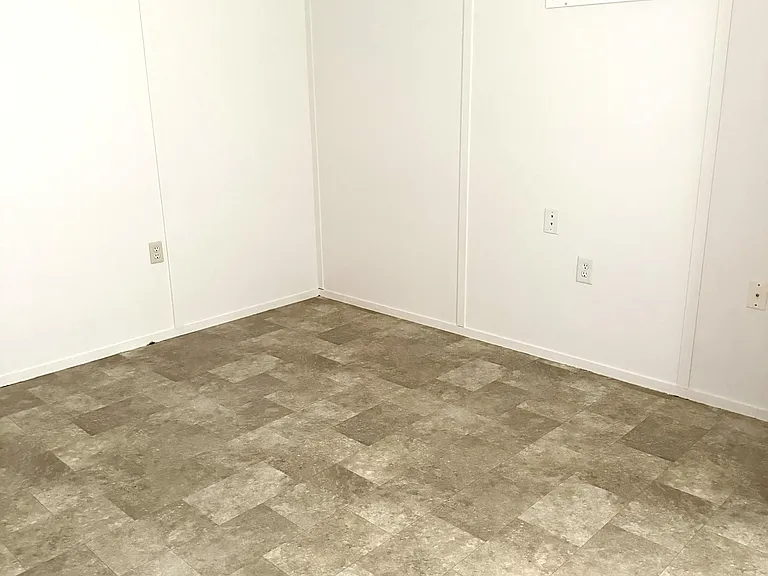 385 E Bear St — Photo 3