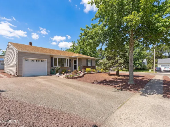 13 Thornton Road, Toms River, NJ 08757