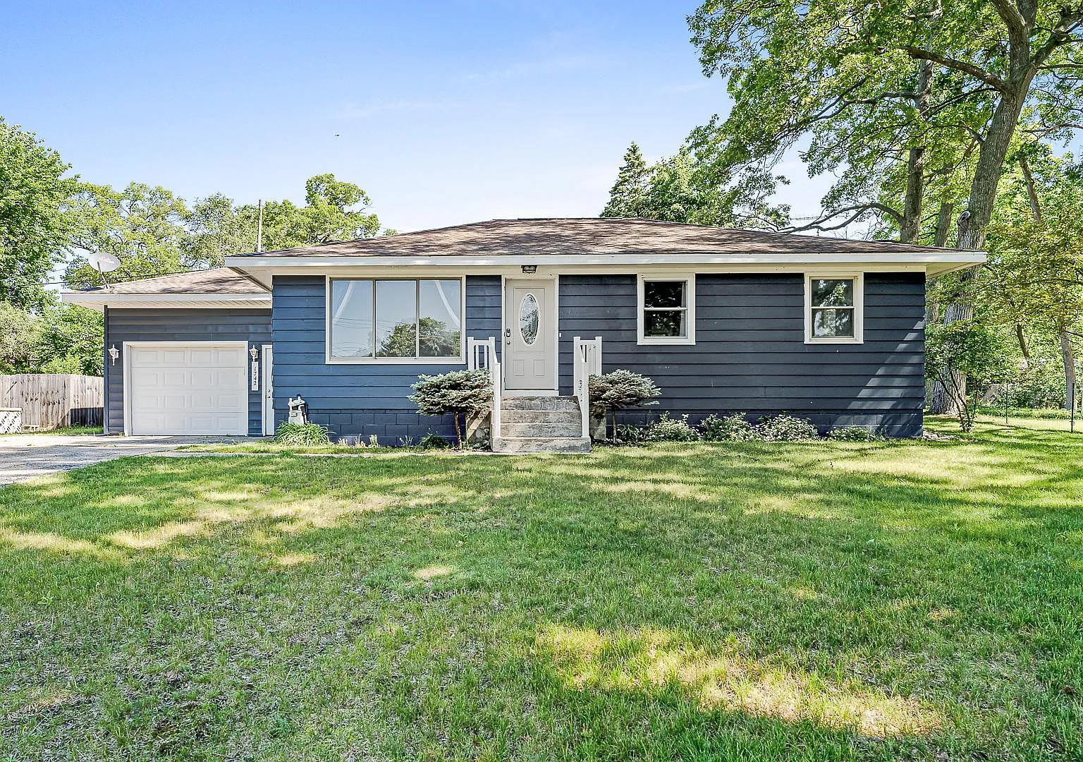 5 bed, 1725 sqft, $1,900 — Photo 1