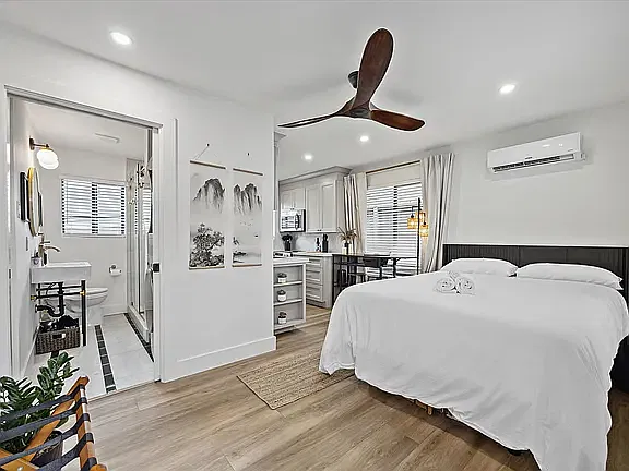 Studio, $1,400 — Photo 2