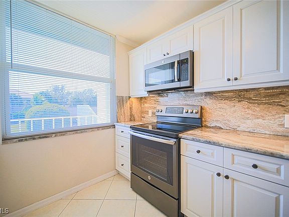 2nd image of 5959 Winkler Rd APT 206